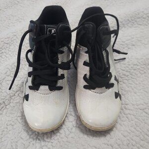 Under Armour baseball cleats Size 9